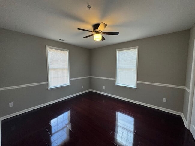 Photo - Gorgeous 3 Bedroom / 2 bath Loft in Downto...