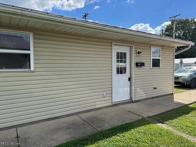 Photo - 120 8th Dr NE