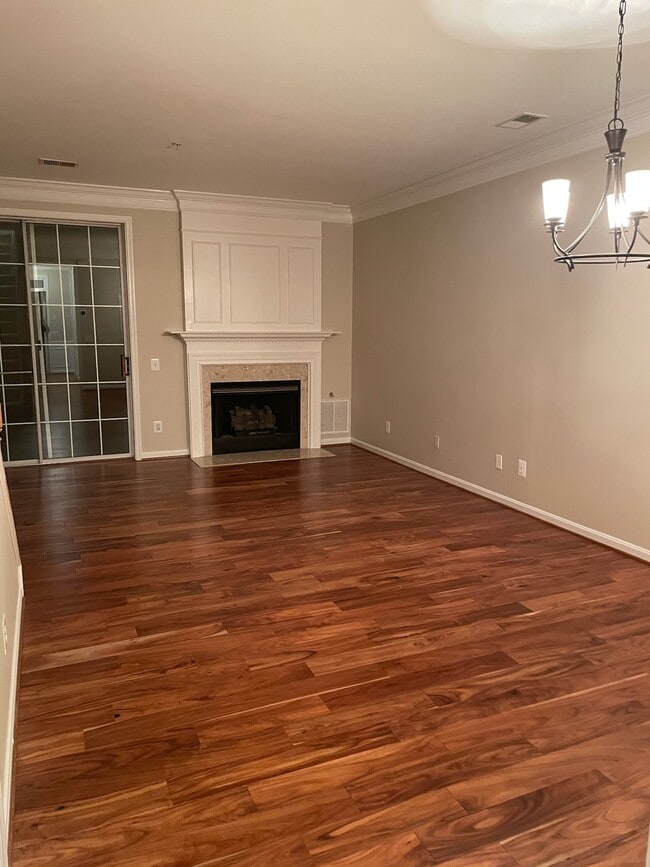 Sala de estar - 1813 Kenwood Ave