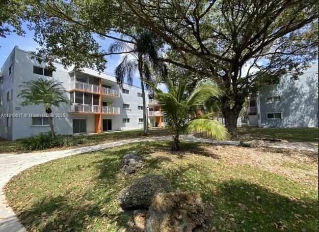 Photo - 11307 SW 200th St Unidad 305-B