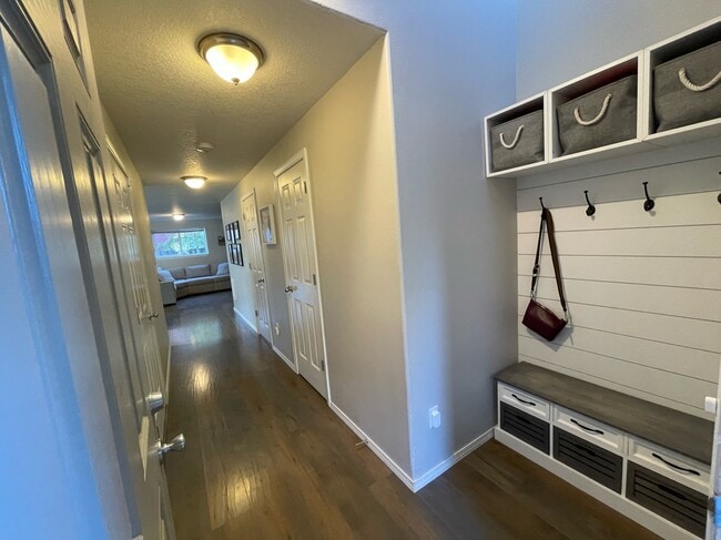 Photo - 527 Whitney Dr