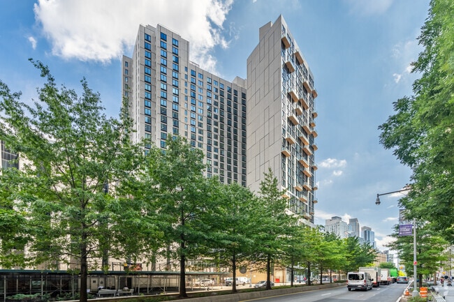 106 Fleet Pl