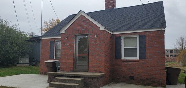 Building Photo - 2515 Spring Garden St Rental