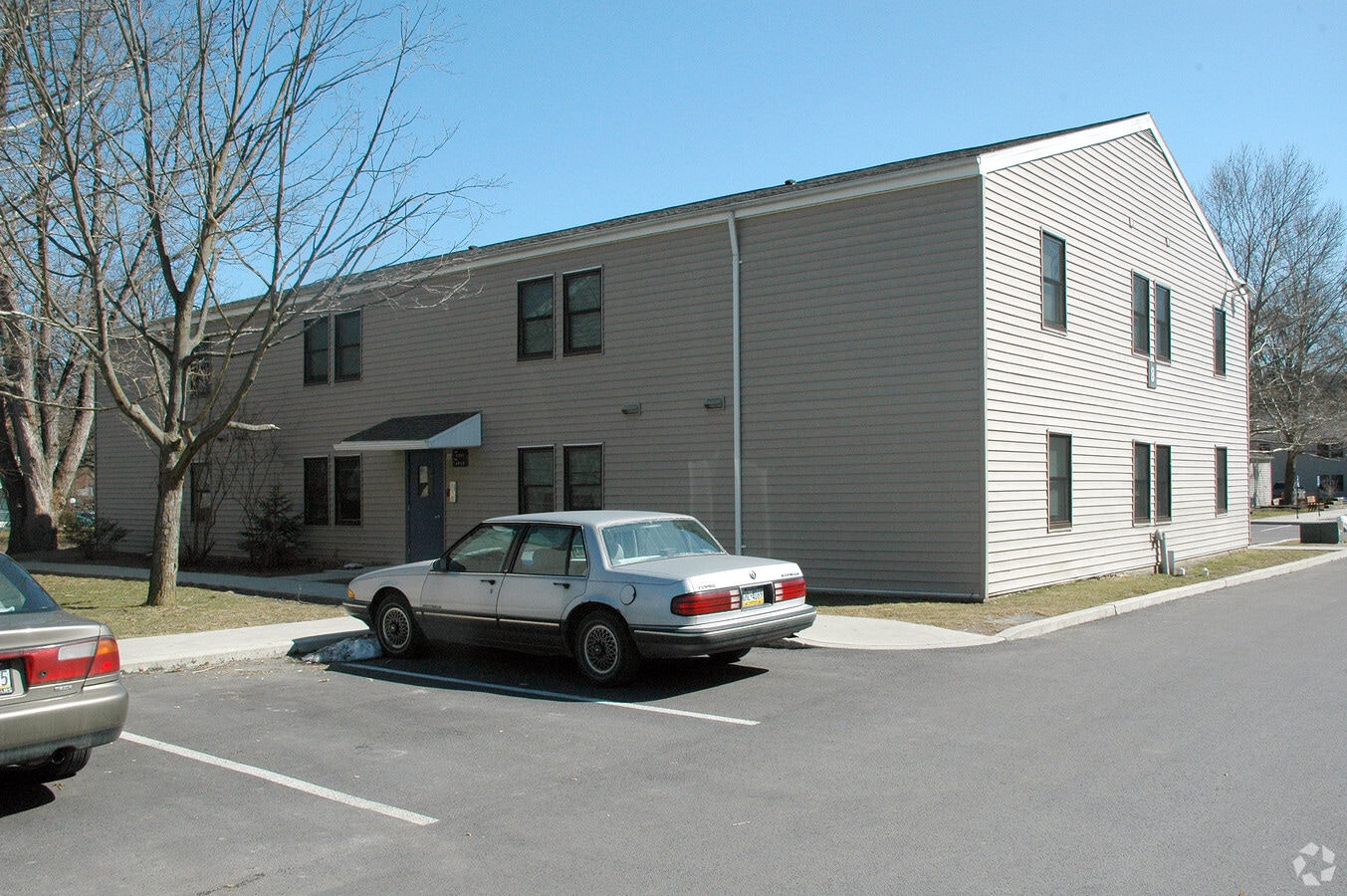 Creekview Apartments - Creekview Apartments