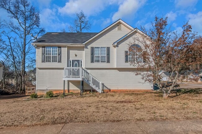 Building Photo - Spacious Home in Prime Location