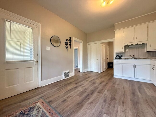 Building Photo - 280 Mason Ave Unit #1