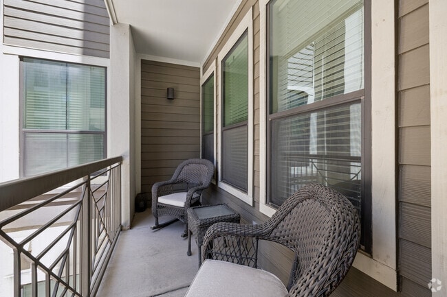 B2 2BR, 2BA - 1,117SF - Patio