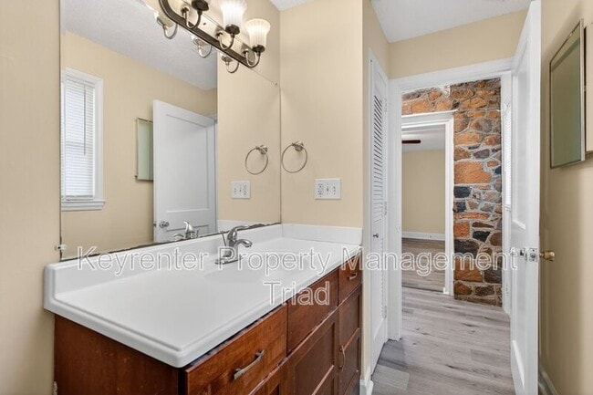 Photo - 506 Rocky Knoll Rd