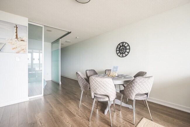 Photo - 21 Iceboat Terr Unit ID1345754P