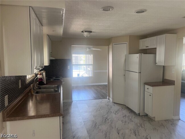 Photo - 947 Strongbox Ln