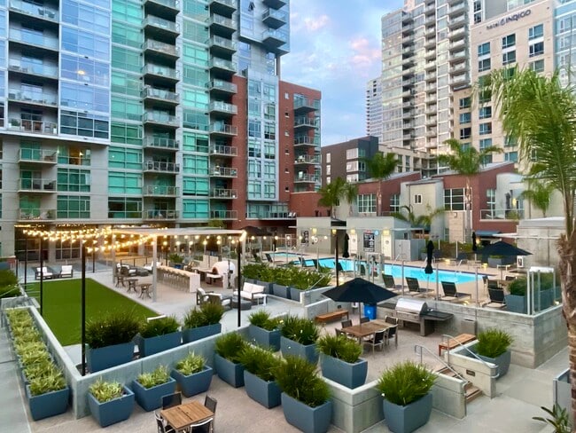 View of the courtyard from your patio - 820 Island Ave Rental
