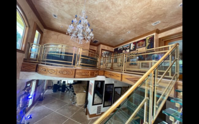 4266 Hillcrest Dr