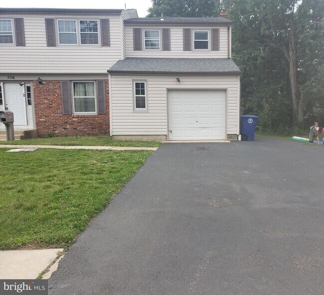 Photo - 306 Cornell Rd