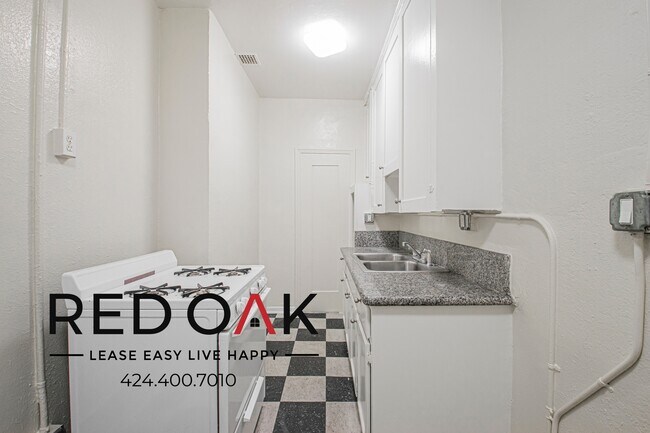 425–427 S. Grand View St-5205