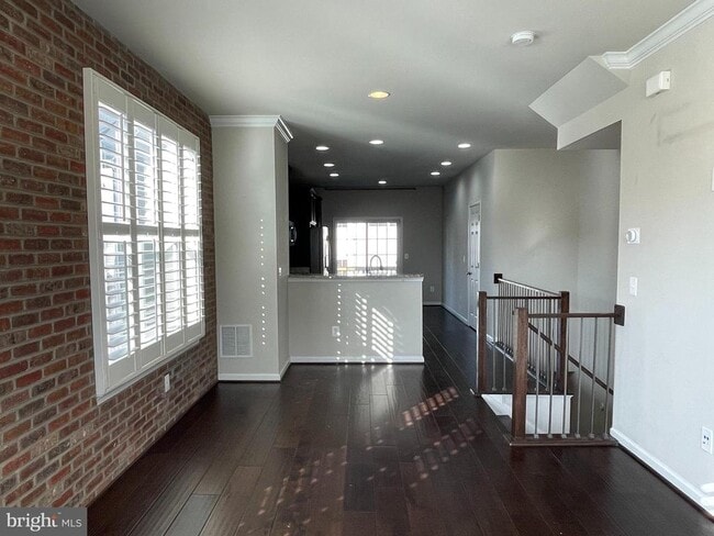 Photo - 201 Woodstream Cir