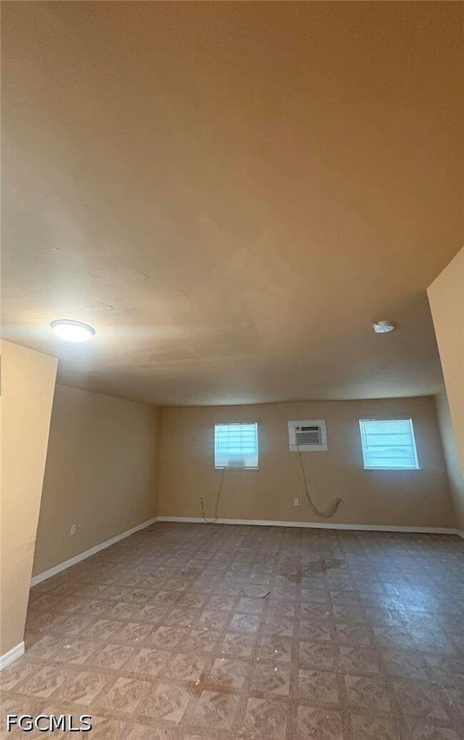 Photo - 227 Maria St