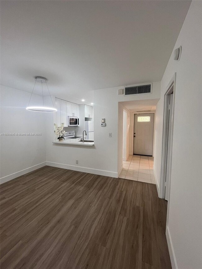 Photo - 5111 W Oakland Park Blvd Unidad J108