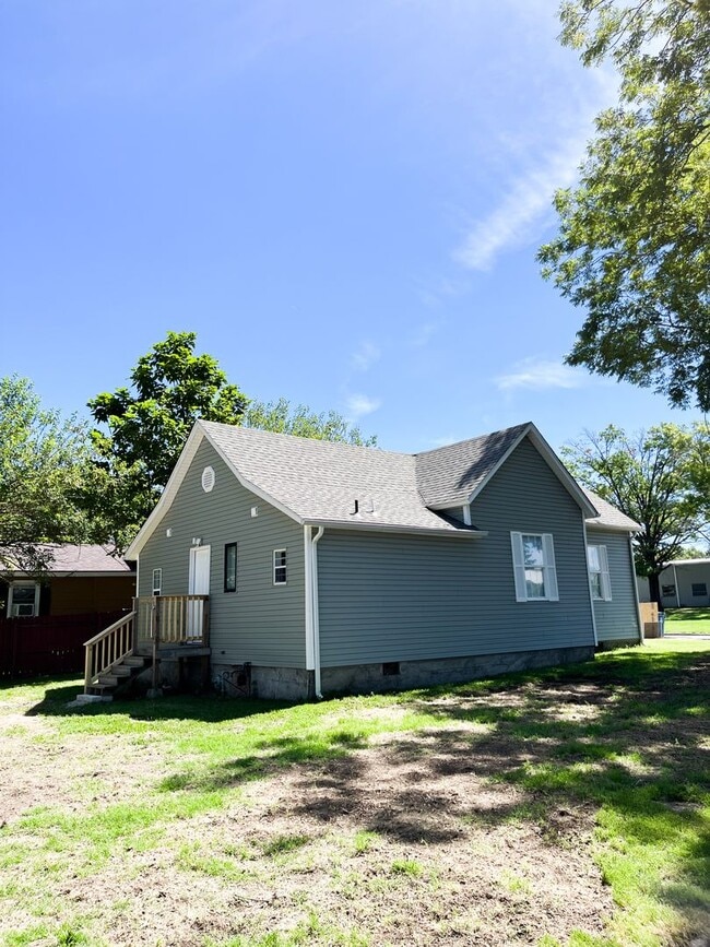 Photo - Like NEW 2 Bedroom, 2 Bath House, Appliances Included, Very VERY NICE !!!