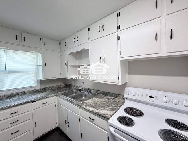 Photo - 510 N 6th Ave E