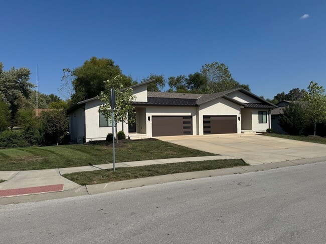 Building Photo - Lot 161 Unit 103 E. Pine