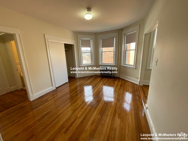 Building Photo - 1164 Boylston St Rental