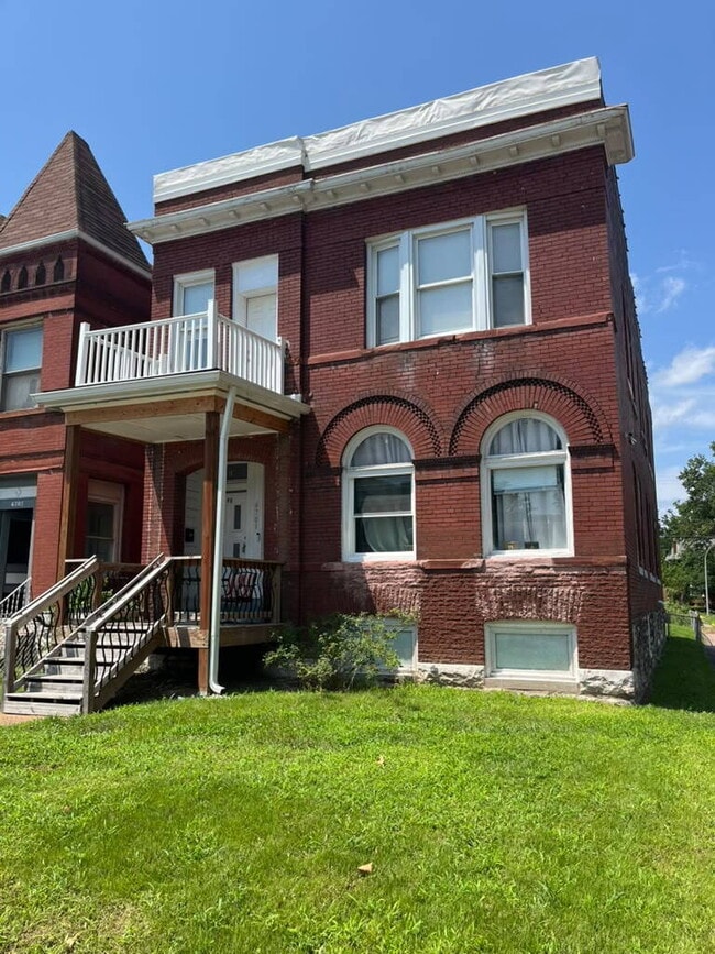 Photo - "Charming 4-Bed Duplex in St. Louis City 2nd Floor with Granite Countertops & Gleaming Hardwood F...