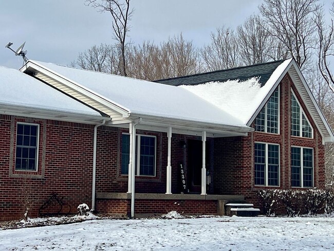 Building Photo - Gorgeous brick home with room to roam!