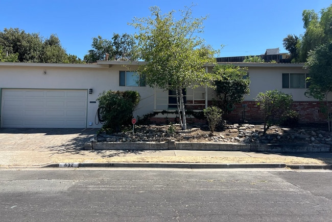 Photo - 632 Shaddick Dr