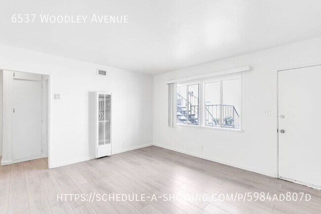 Photo - 6537 Woodley Ave