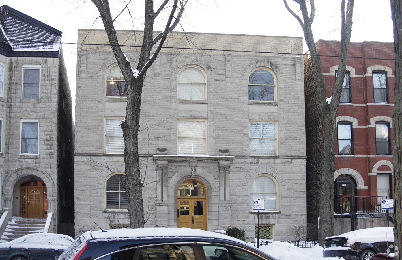 Photo - 707-709 W Briar Pl