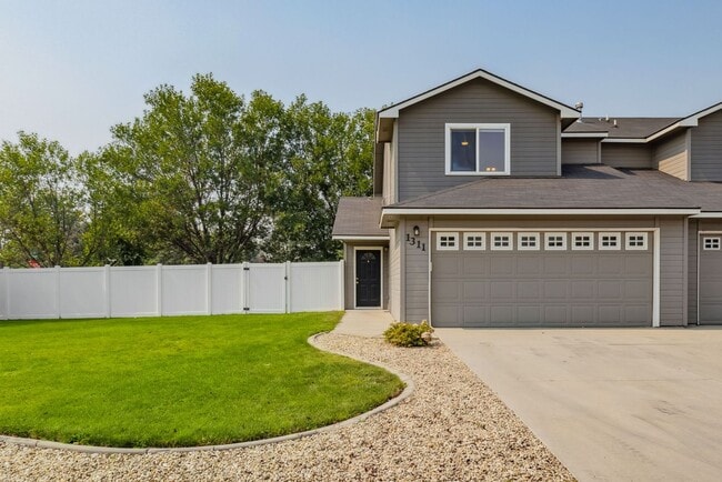 Building Photo - 3 Bedroom Kuna home with Fenced back yard - Pets Welcome!!