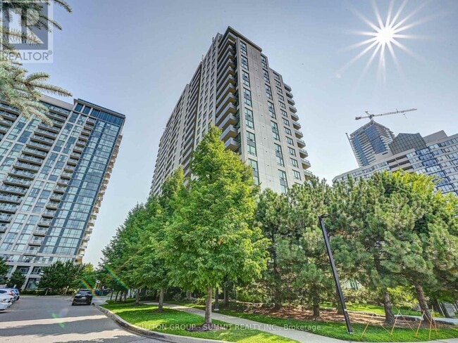 Photo - 335 Rathburn Rd W Unité 701