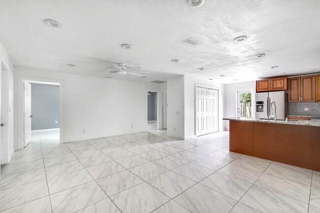 Photo - 4389 Bellewood St