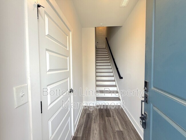 Photo - 607 W Tremont Ave