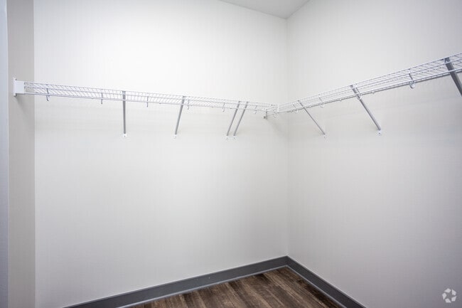 1BR, 1BA - 673 SF