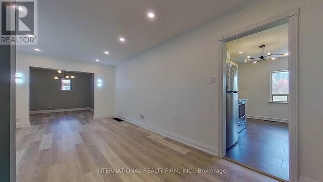 Photo - 85 Churchill Ave