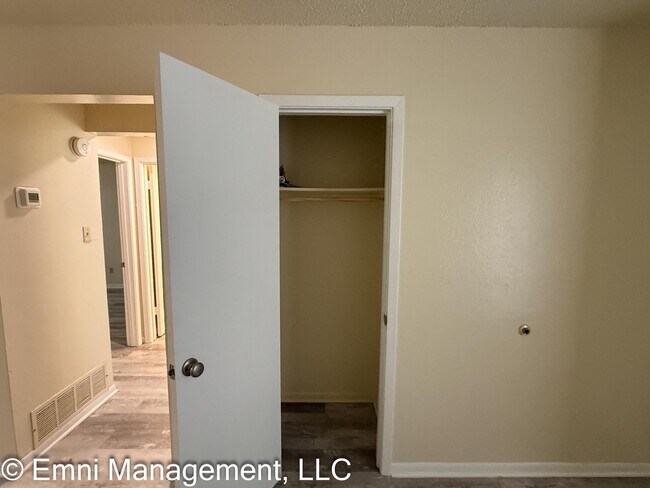 Photo - 205 Oak Trail Dr Unit B