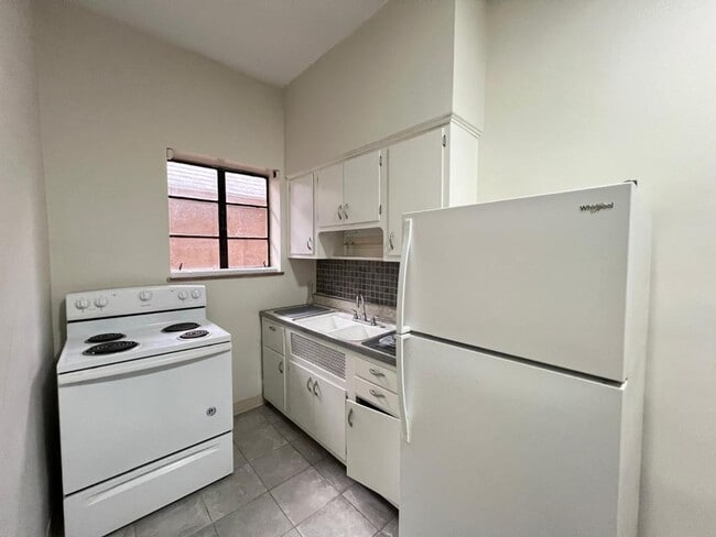 Photo - 1555 Neil Ave