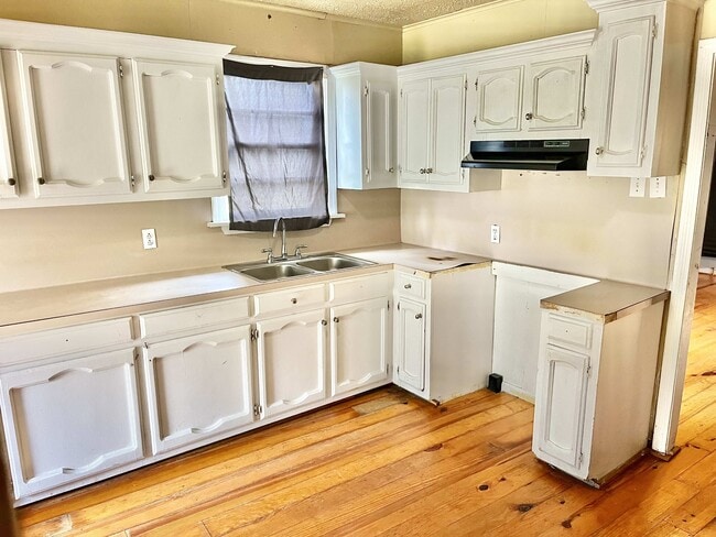 Building Photo - 5967 Byron Ave