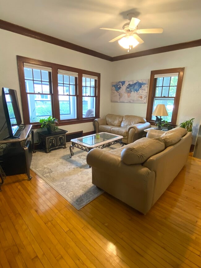 Building Photo - 3027 S Superior St Rental