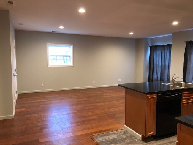 Photo - 1407 Poplar St