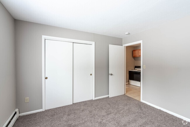 1BR, 1BA - 554SF - Bedroom