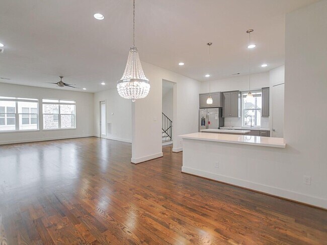 Building Photo - 2004 Rosedale St