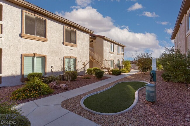 Photo - 2305 W Horizon Ridge Pkwy Unidad 2611