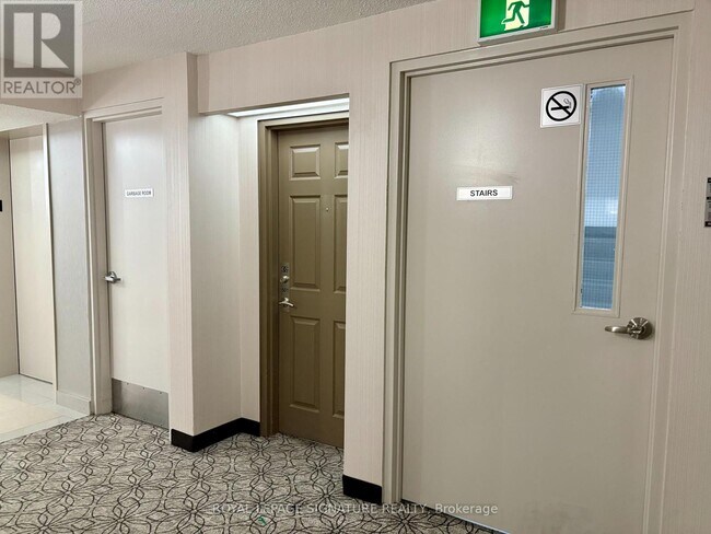 Photo - 309 Major Mackenzie Dr E Unité 501