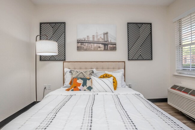 Building Photo - Vivo Living Forest Hills