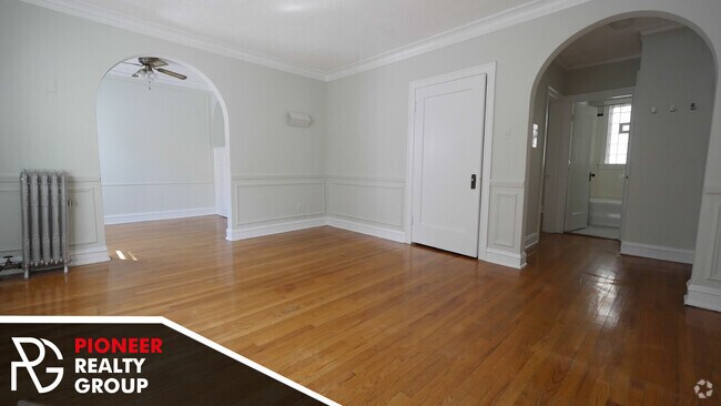 Building Photo - 546 W Surf St Rental