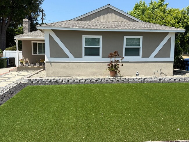 Photo - Lovely 3 Bedroom House w/ Finished Garage
