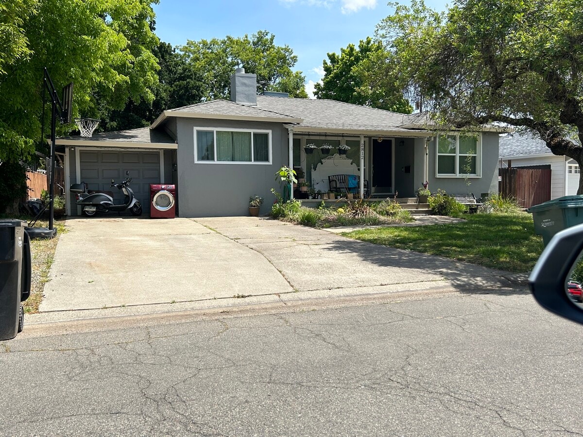 Photo - 2812 Verna Way