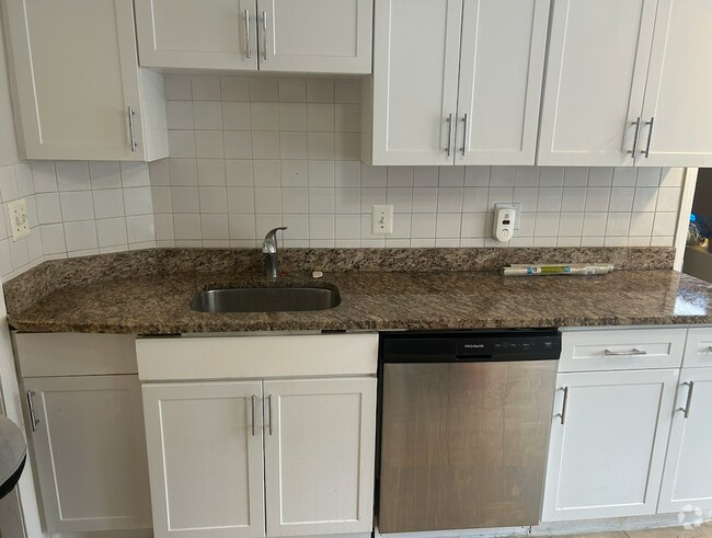 Building Photo - 110 Sciarappa St Unit 2 Rental